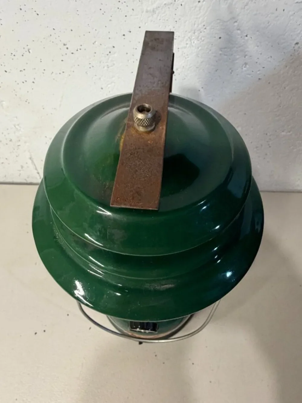 Vintage 1968 Coleman Lantern Model 220F w/ Pyrex Globe & reflector Dated 5 1968